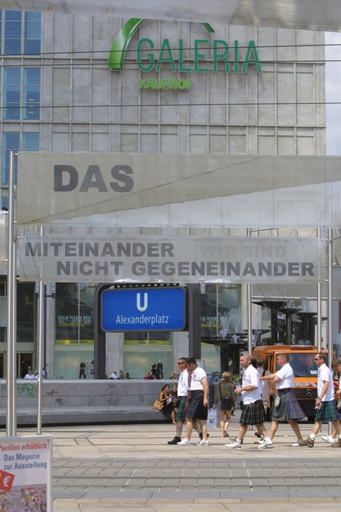 CRW_0040 Idealismus und Handel, Alexanderplatz 2009. Photo: Daniel Mufson.